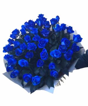 Bouquet composto da 50 rose blu a gambo lungo