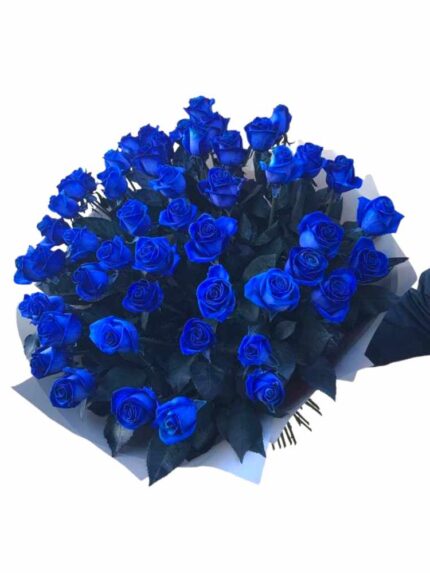 Bouquet composto da 50 rose blu a gambo lungo