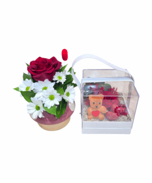 fungo fiorito con borsa rosa stabilizzata e orsetto