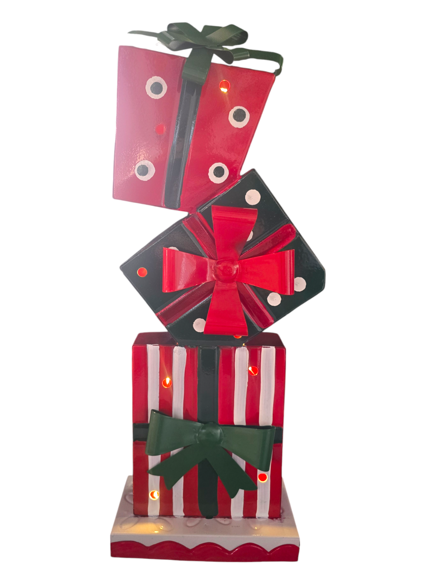 Colonna di pacchi regalo natalizi con luci LED accese